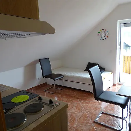 Gastezimmer & Ferienwohnung Berge 3*
